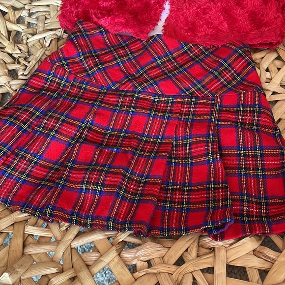 Girls 4/4T Red Plaid Skirt and Fuzzy Top - Picture 2 of 10